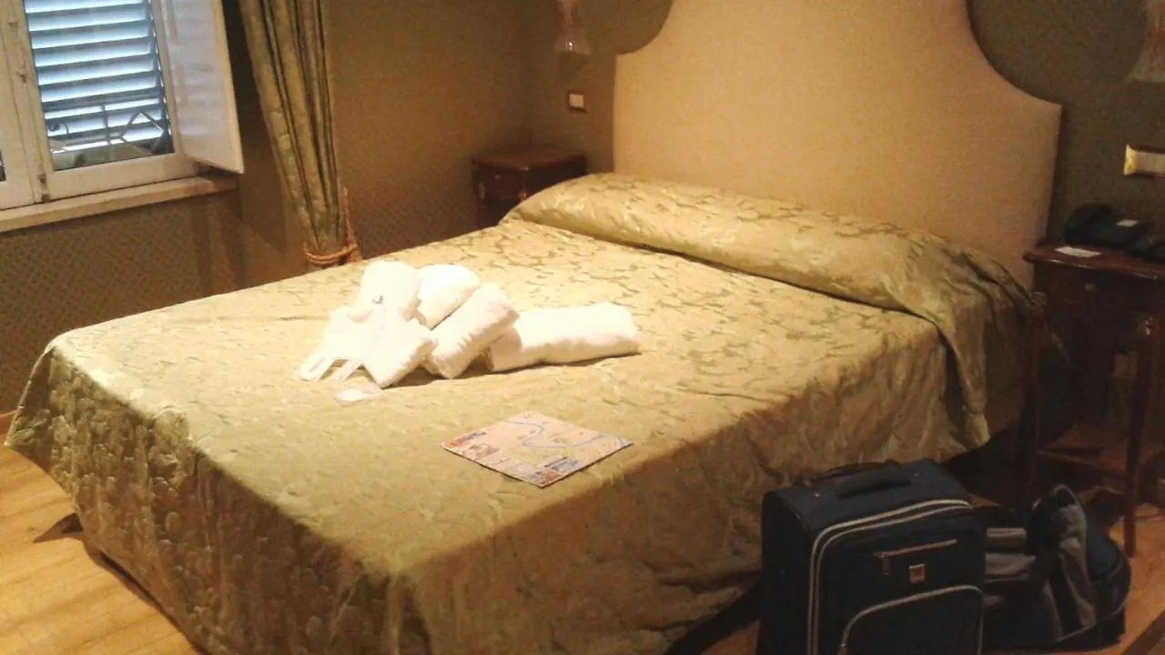 Trevi Qq Rooms Rome Italy